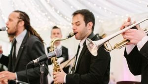 wedding music band perform