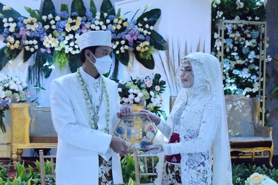 dua-mempelai-menikah-di-saat-pandemi
